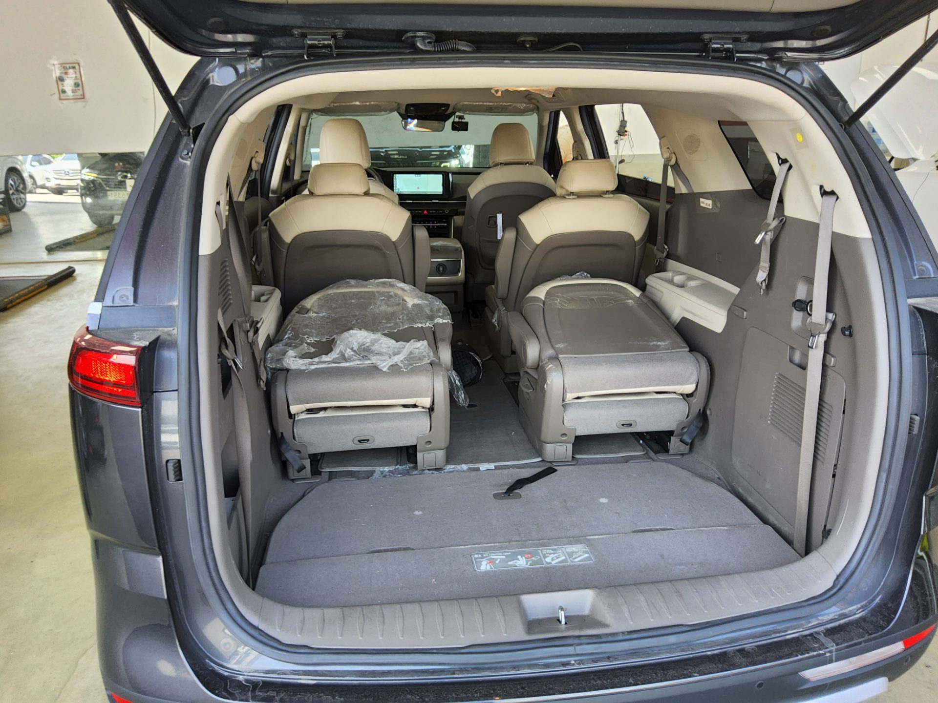 2023 - kia carnival
