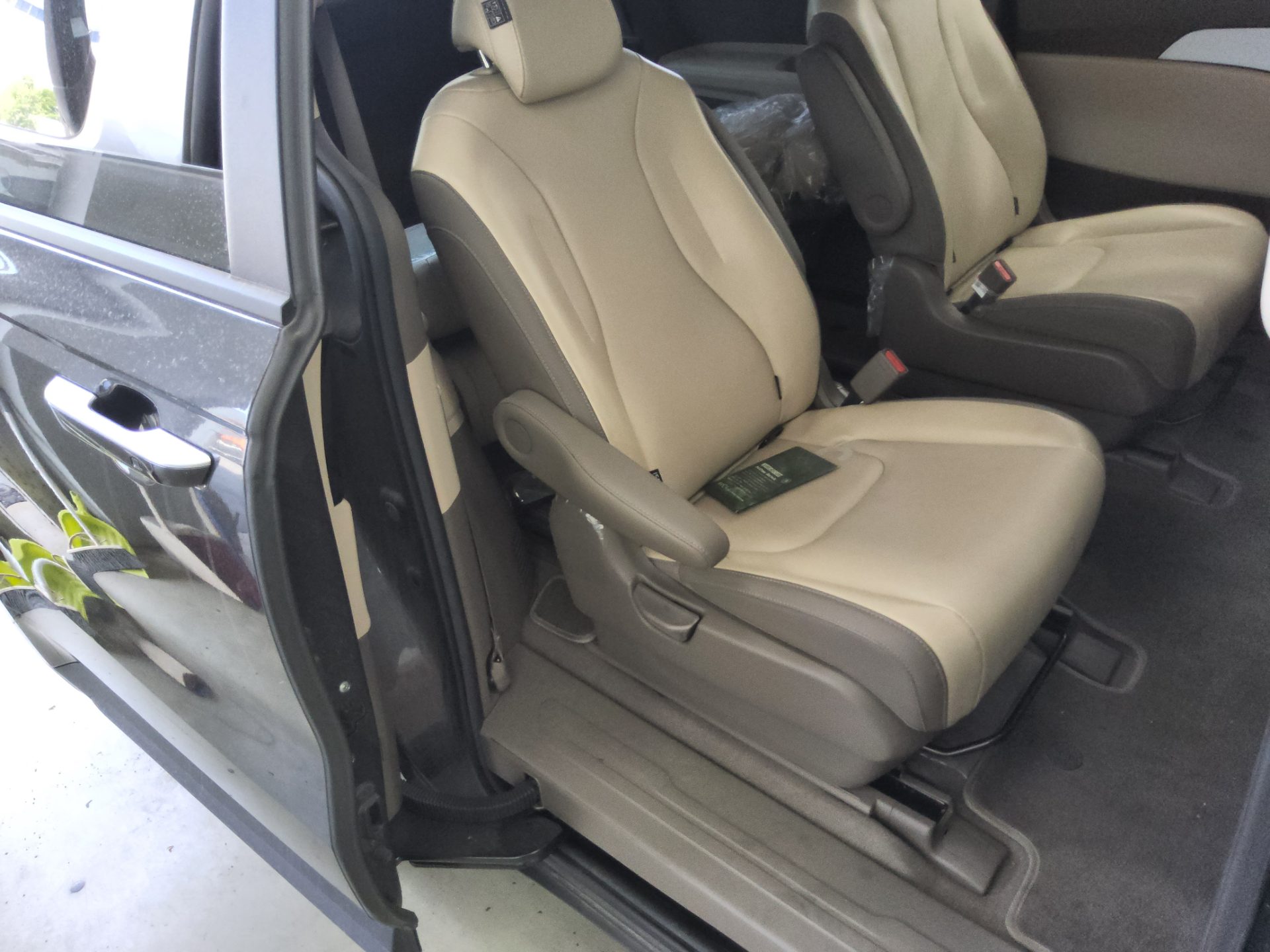 2023 - kia carnival