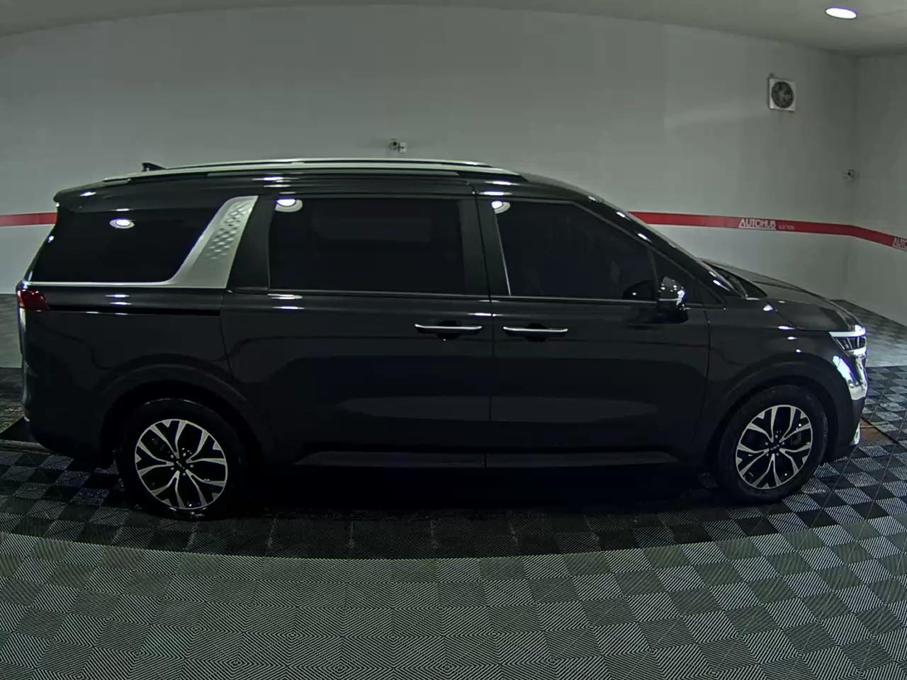 2023 - kia carnival