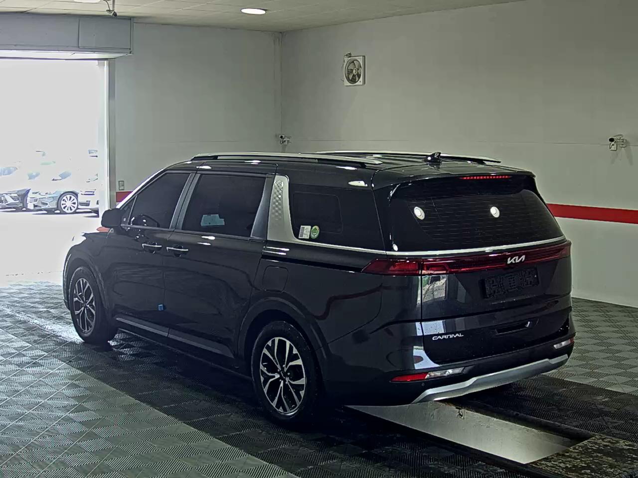 2023 - kia carnival