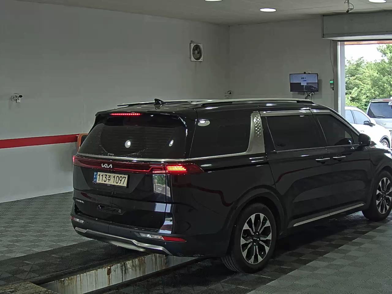 2023 - kia carnival