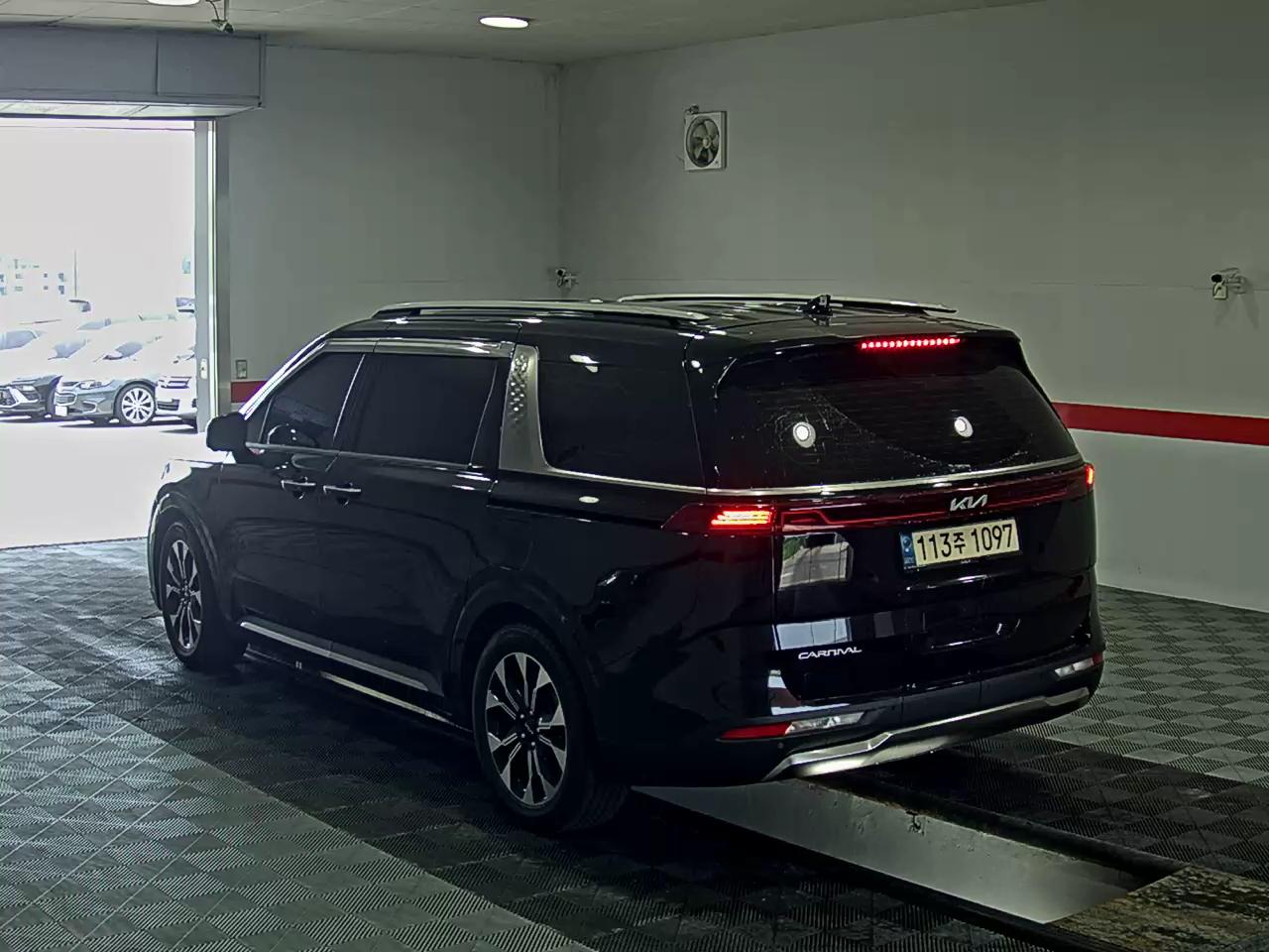 2023 - kia carnival