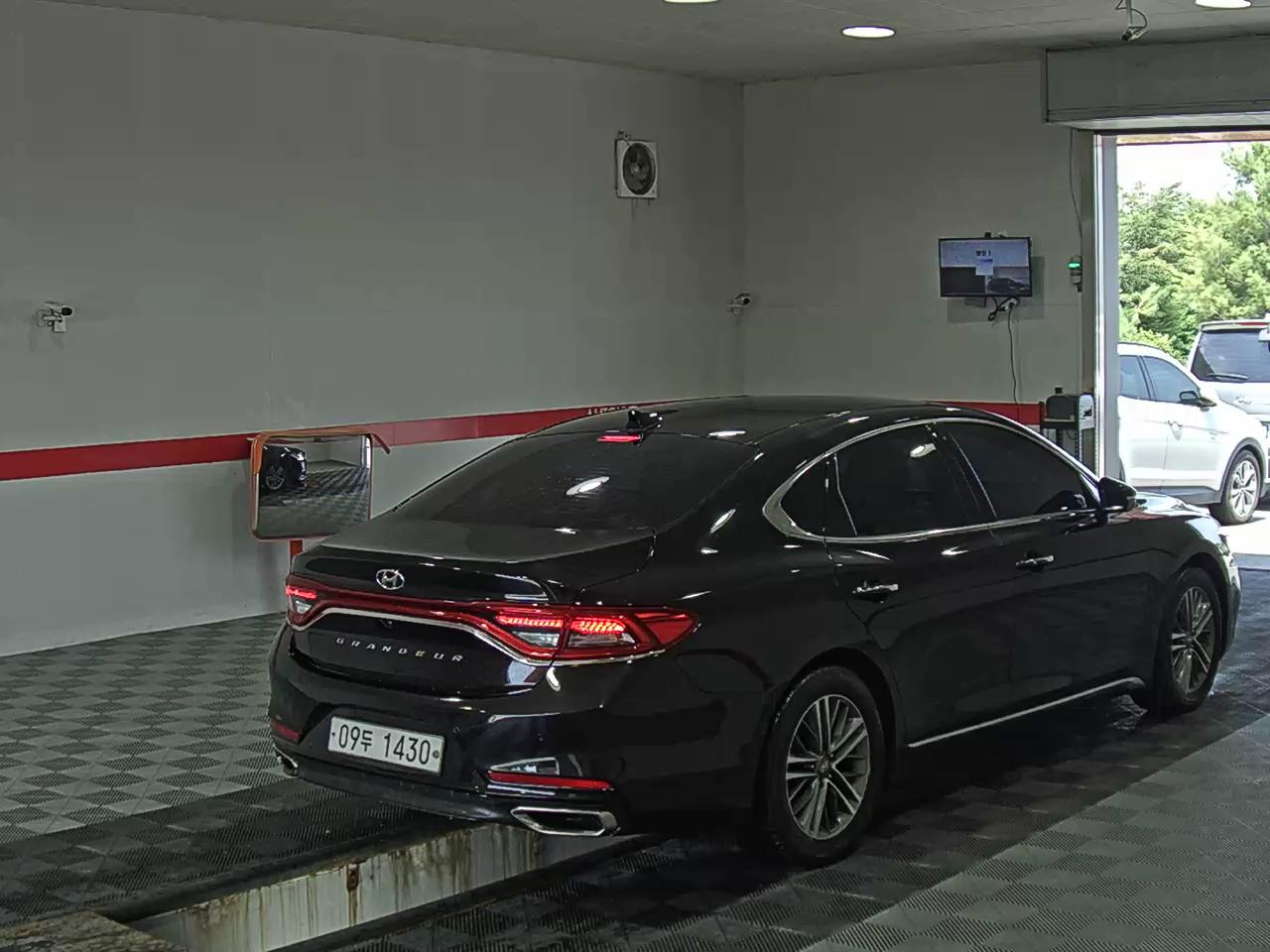 2018 - hyundai grandeur