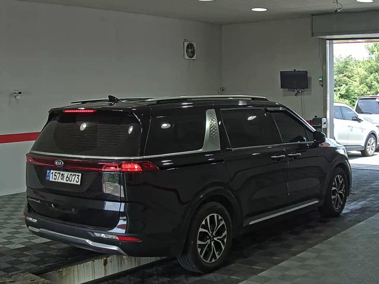 2021 - kia carnival