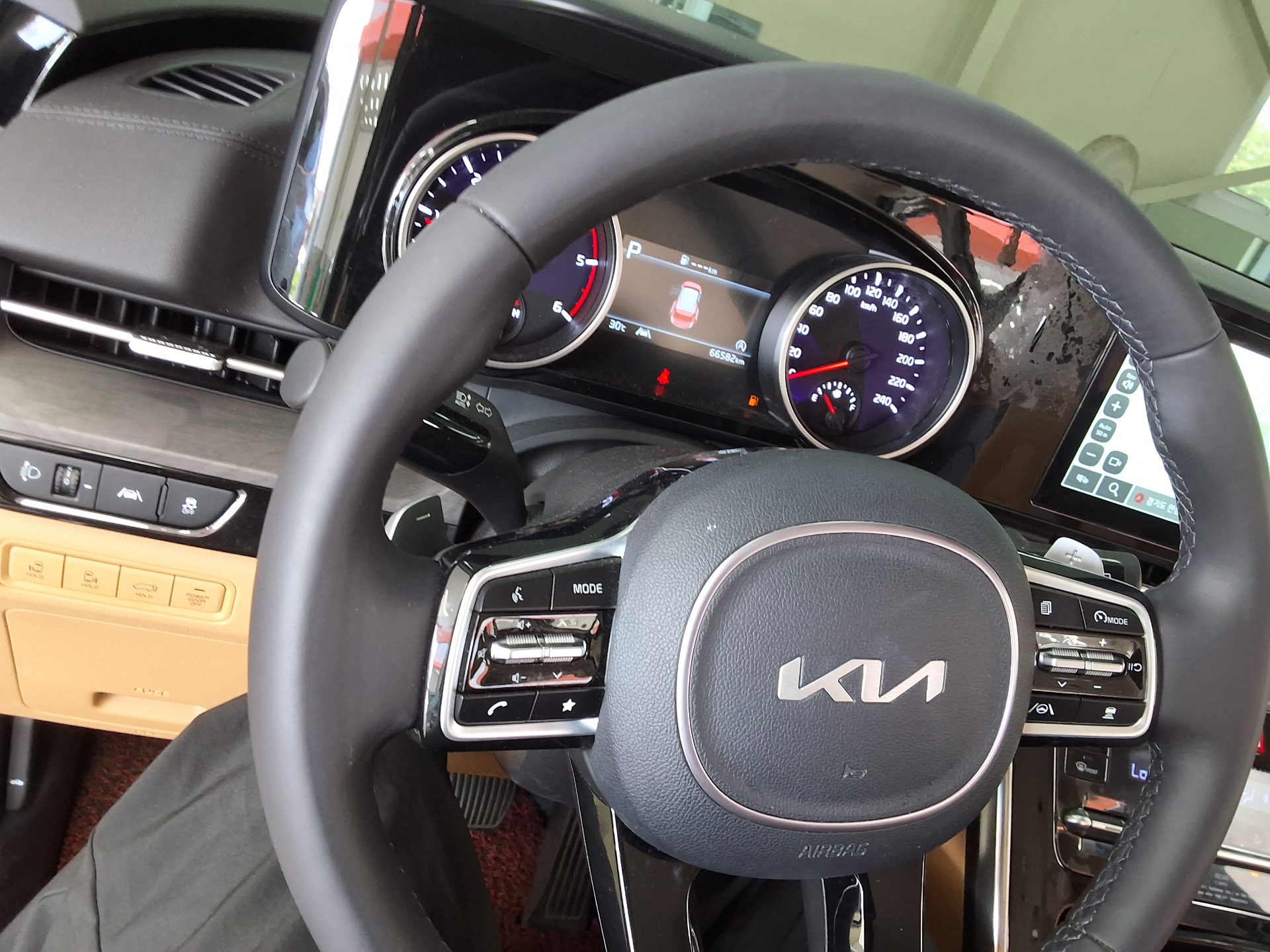 2023 - kia carnival