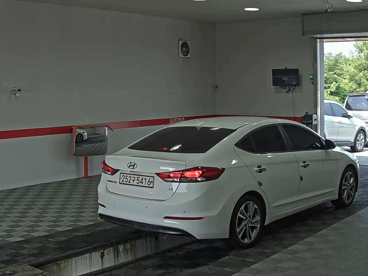 2018 - hyundai avante