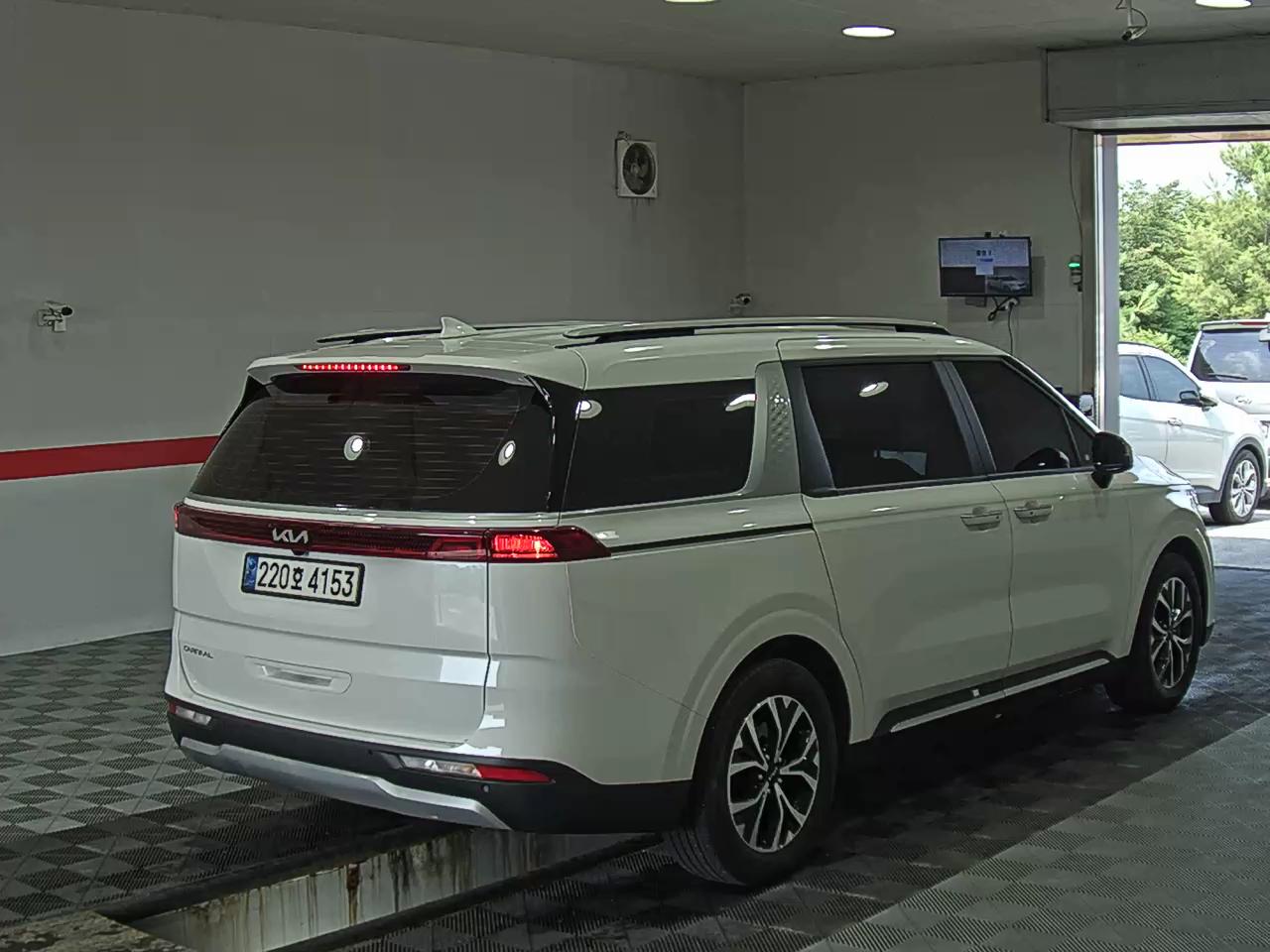 2023 - kia carnival