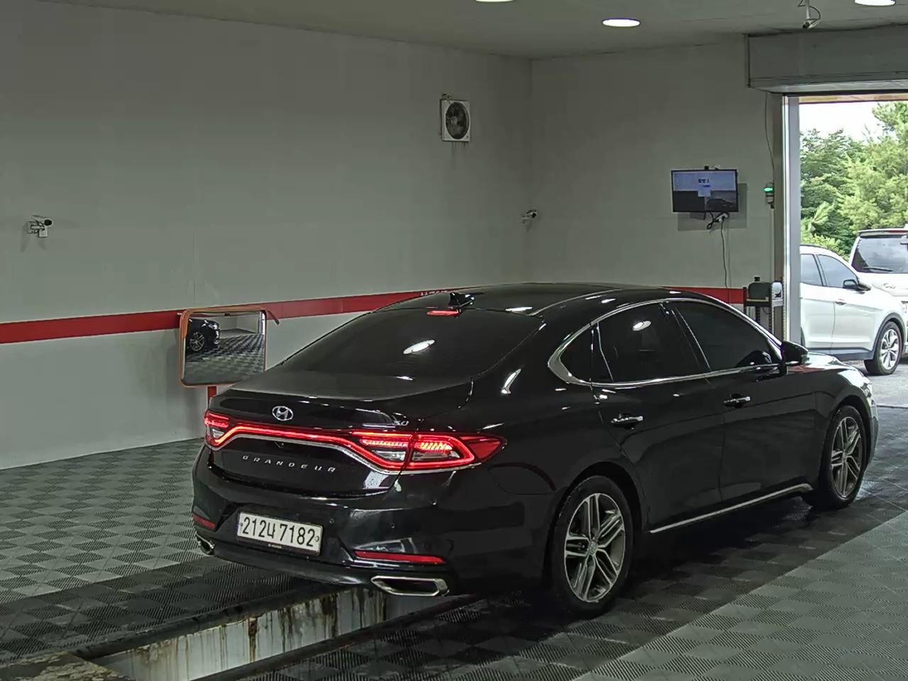 2018 - hyundai grandeur