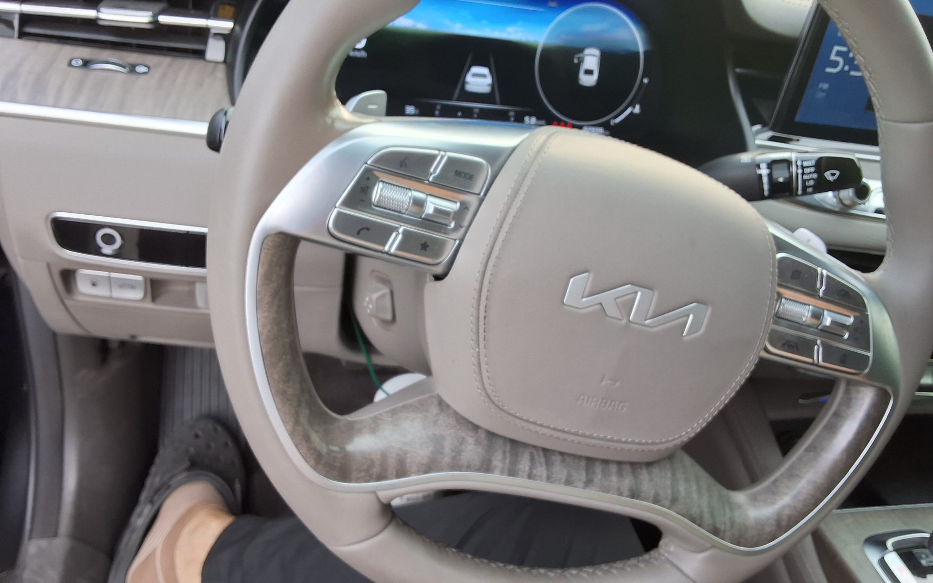 2023 - kia k9