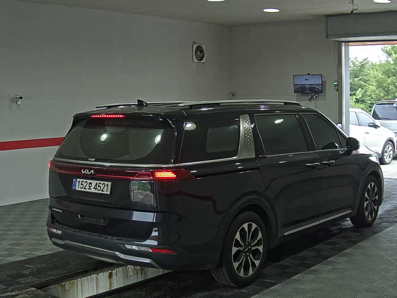 2023 - kia carnival