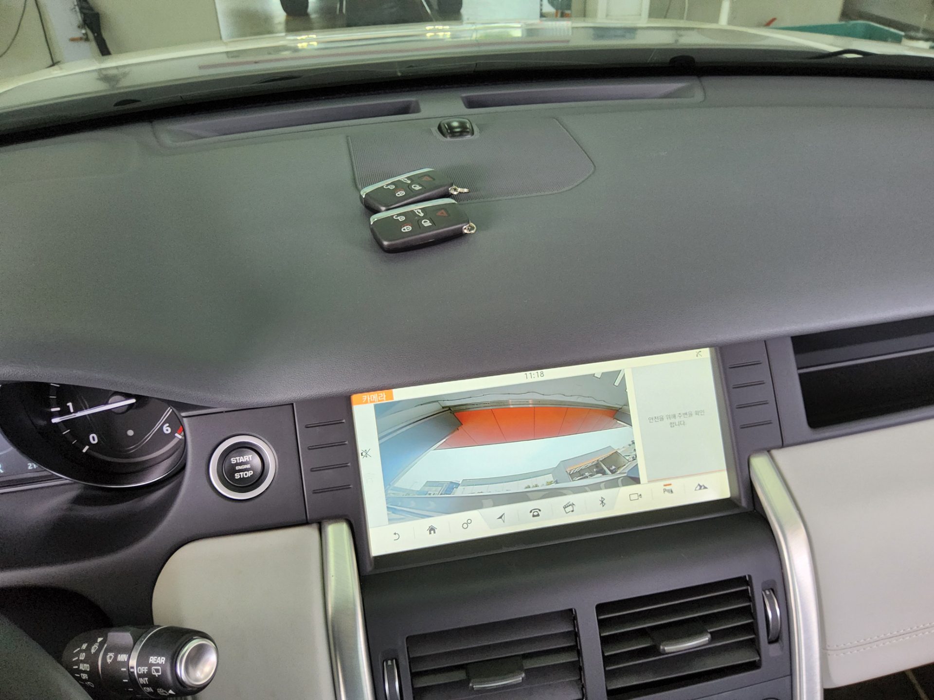 2019 - land rover discovery