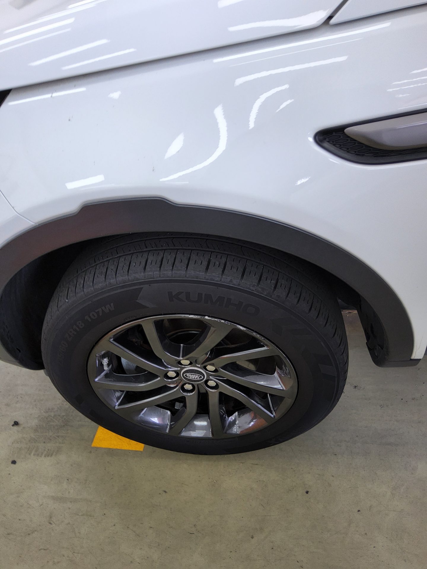 2019 - land rover discovery