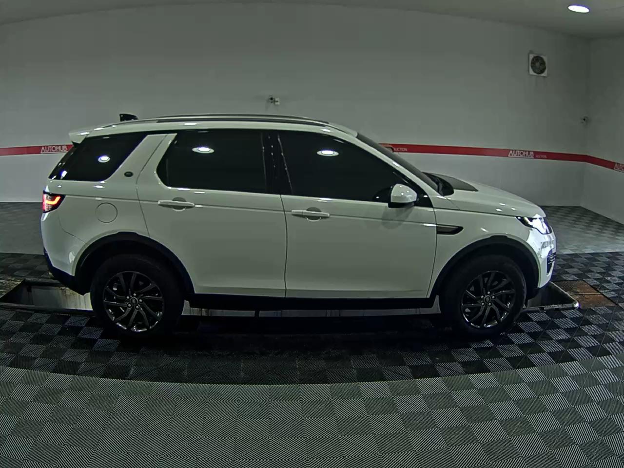2019 - land rover discovery