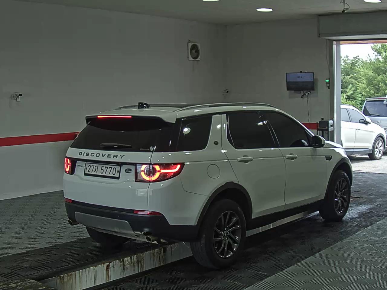 2019 - land rover discovery