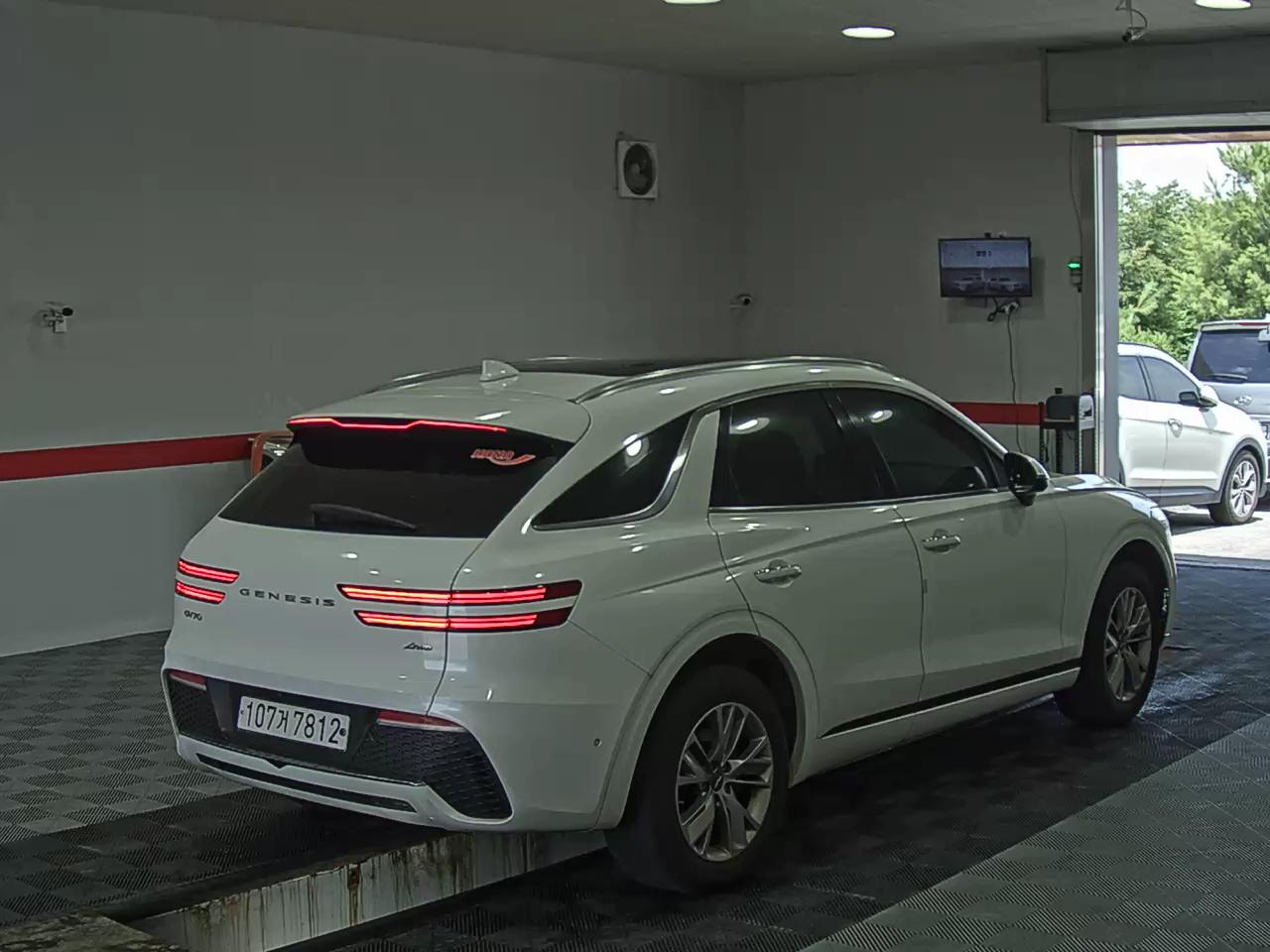 2021 - genesis gv70