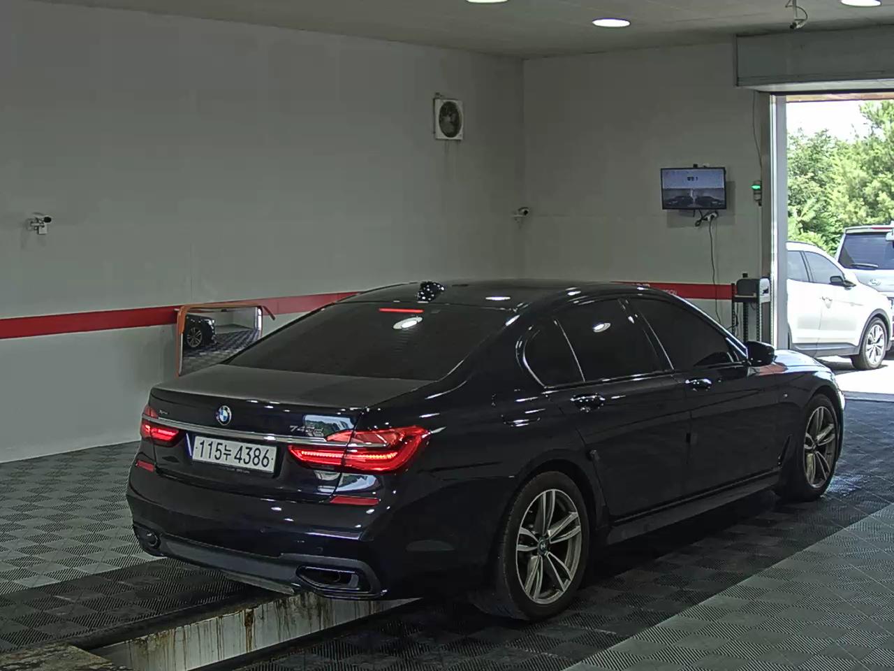2016 - bmw m7