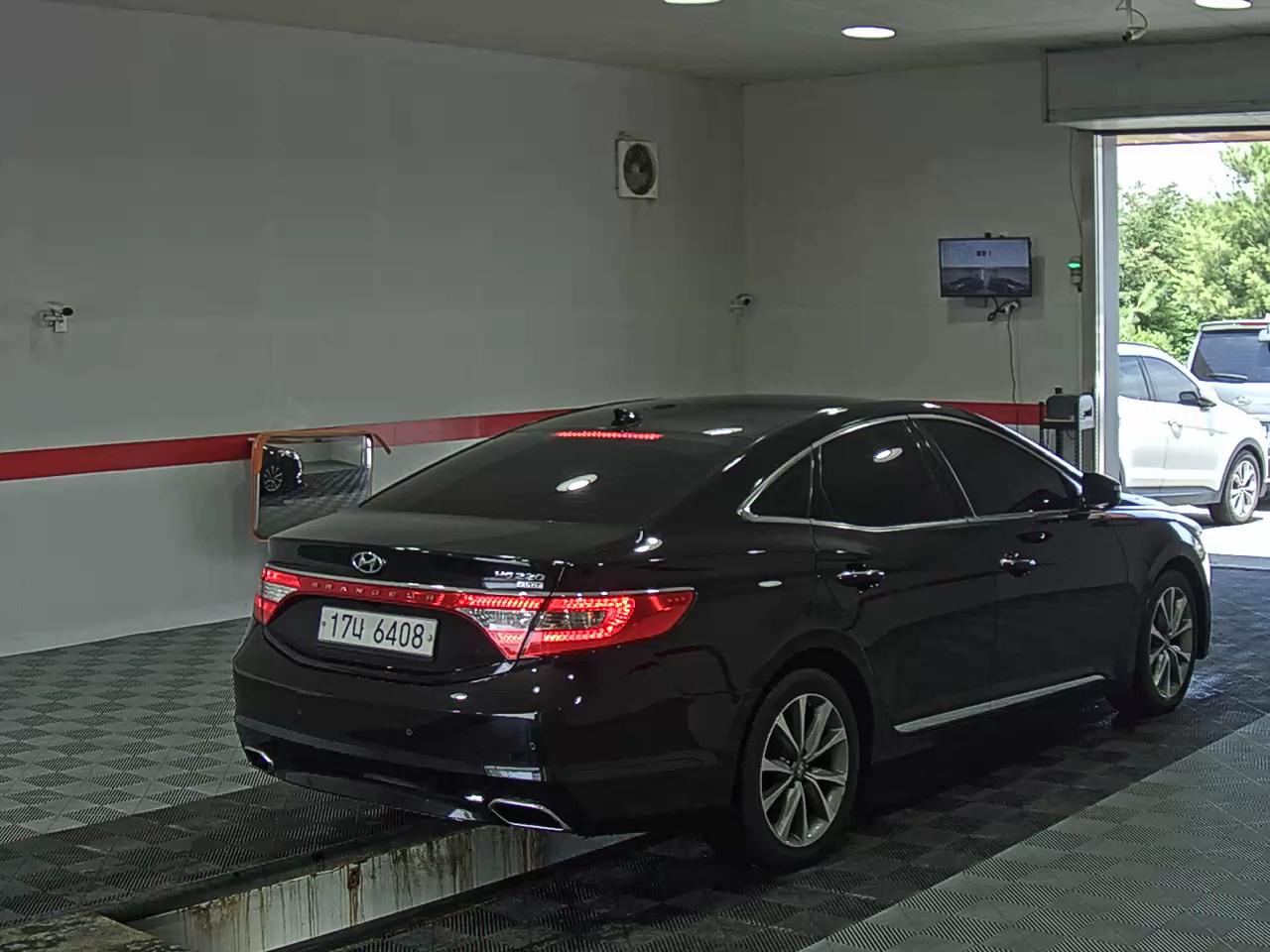 2016 - hyundai grandeur