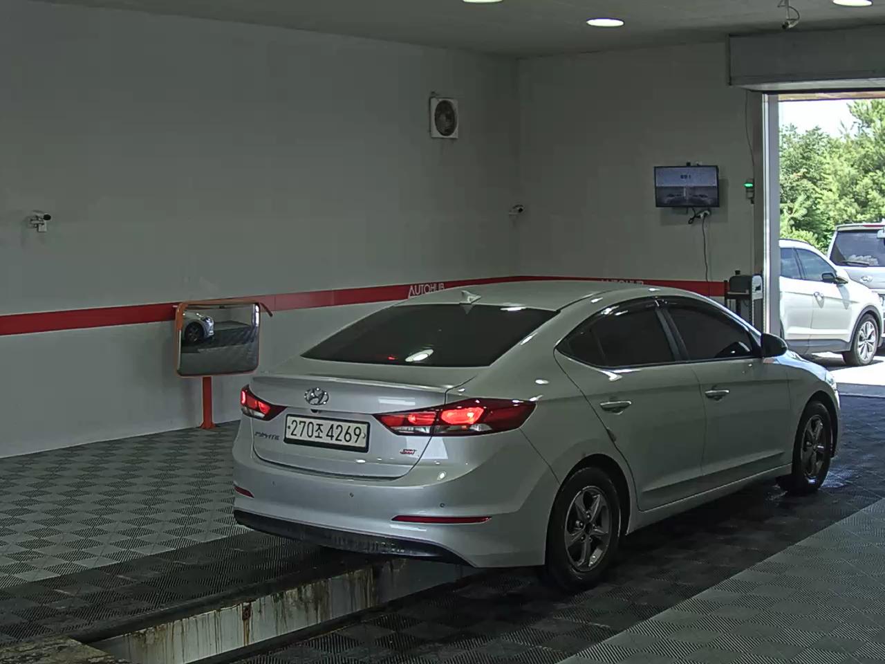2017 - hyundai avante