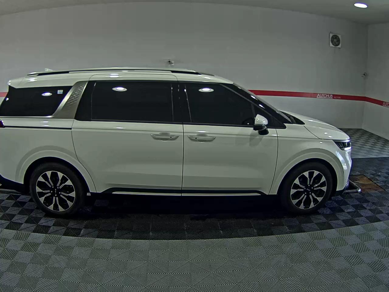 2023 - kia carnival