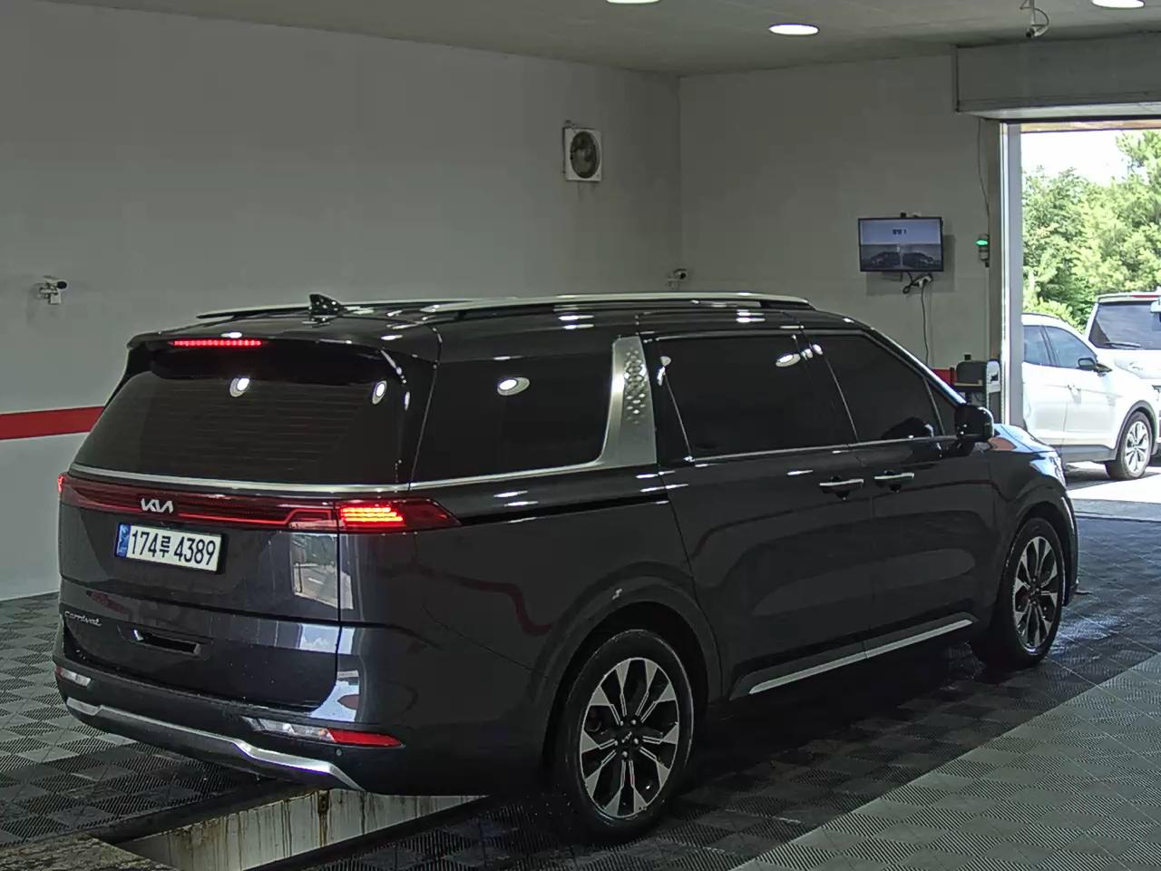 2021 - kia carnival