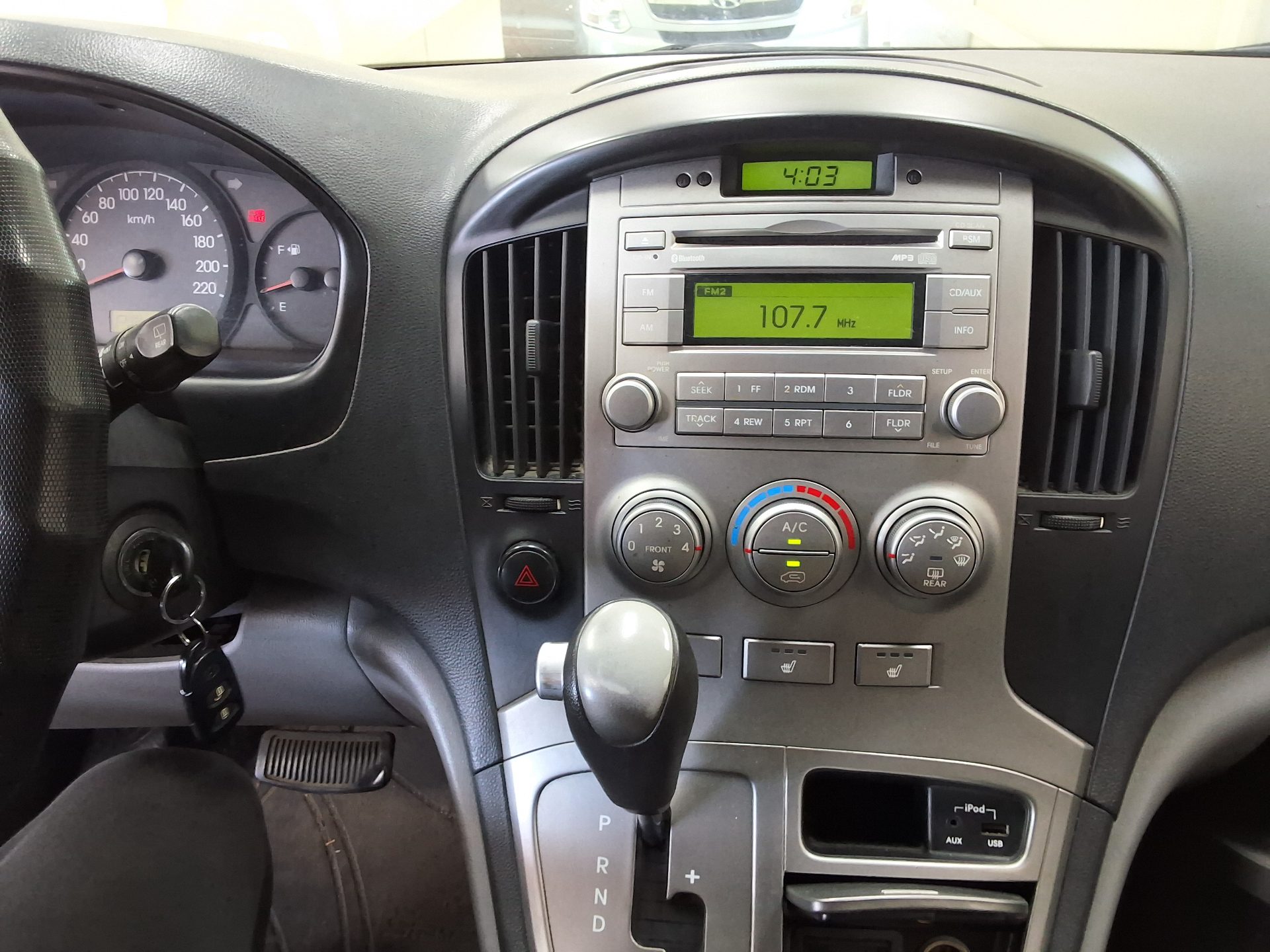 2015 - hyundai grand starex