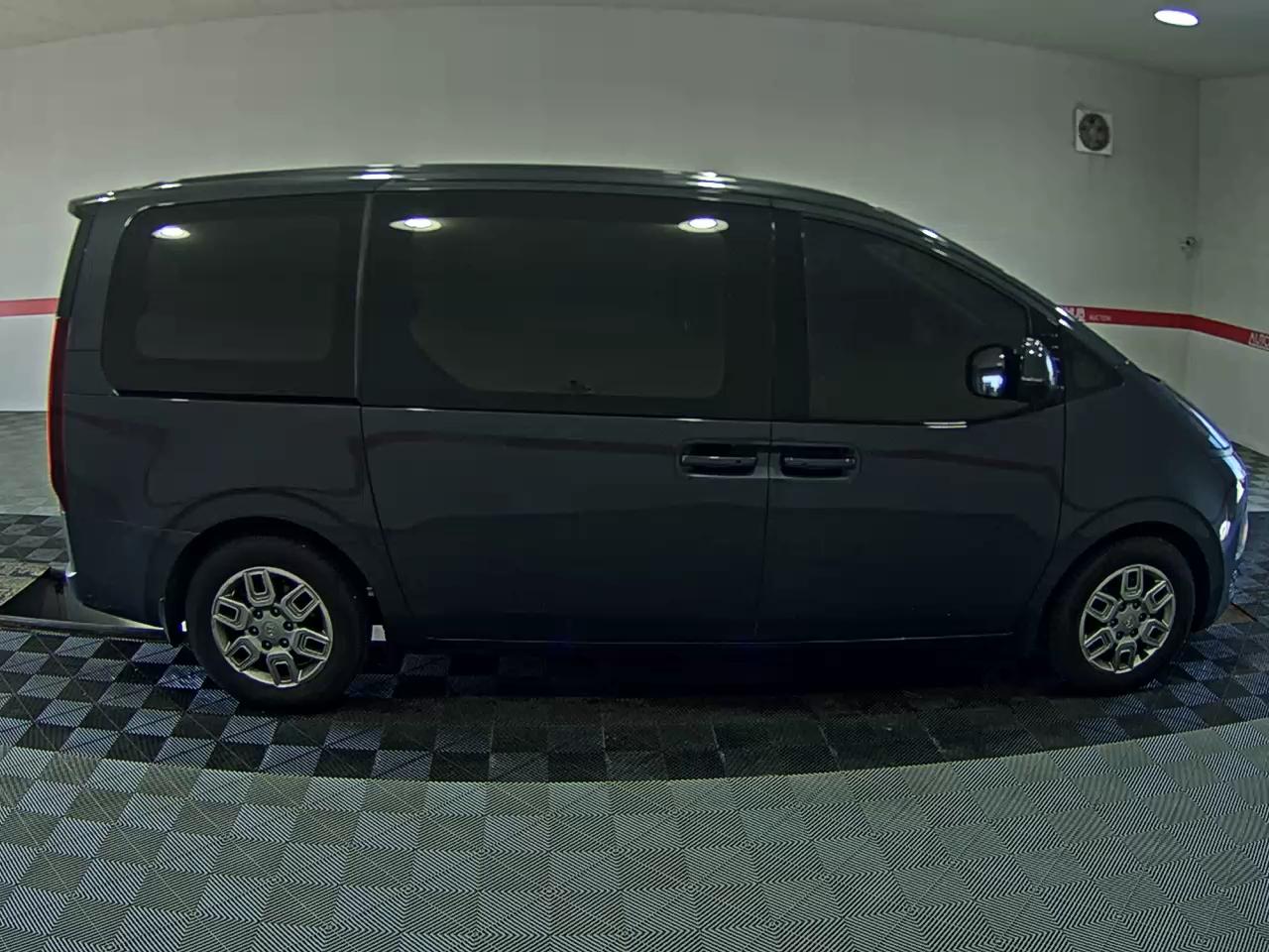 2022 - hyundai staria
