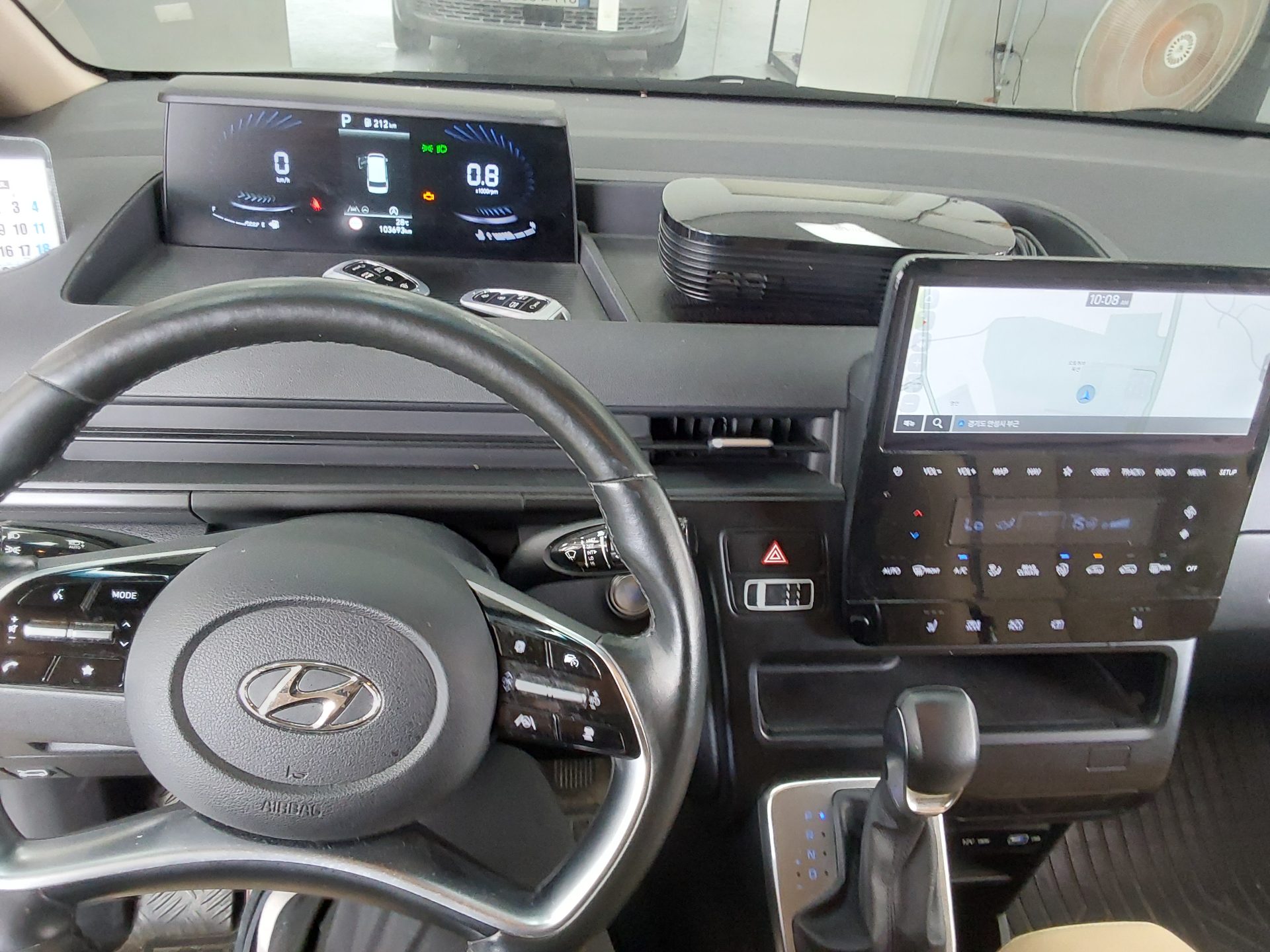 2022 - hyundai staria