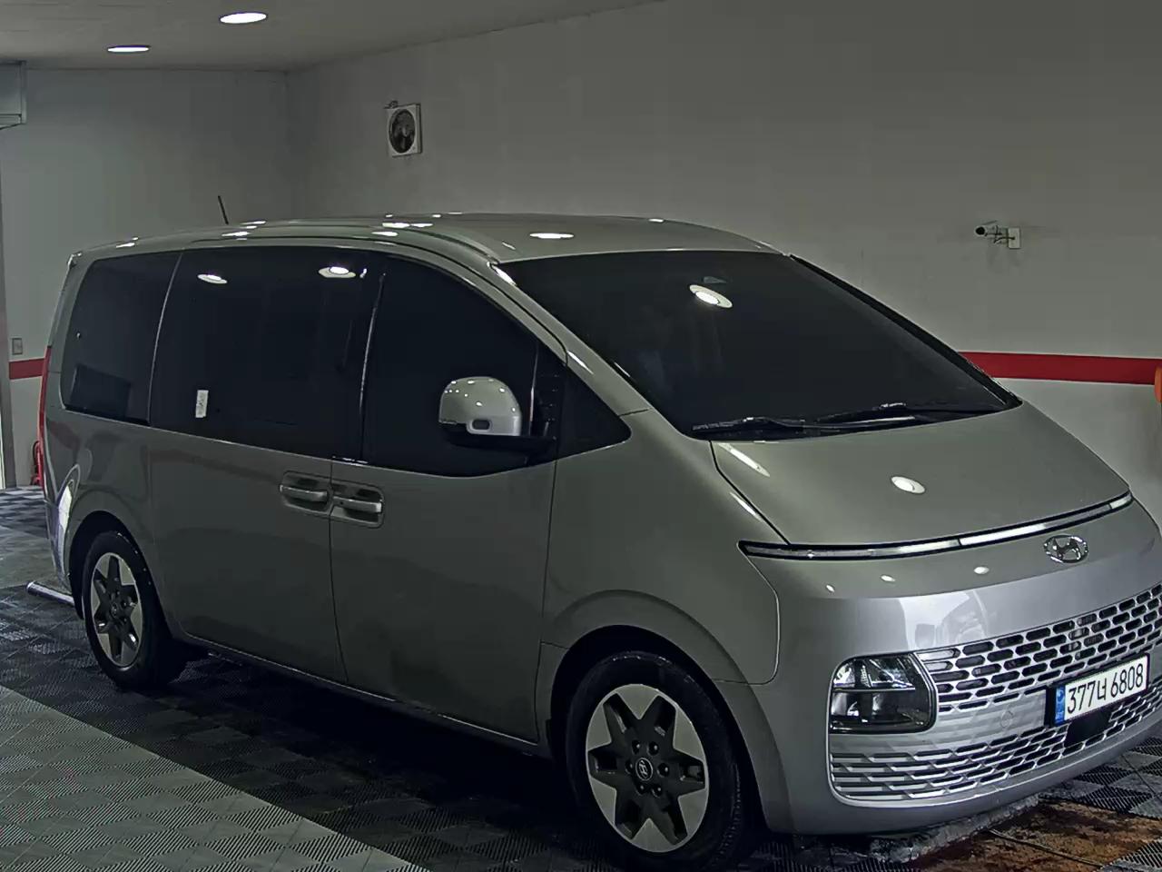 2022 - hyundai staria
