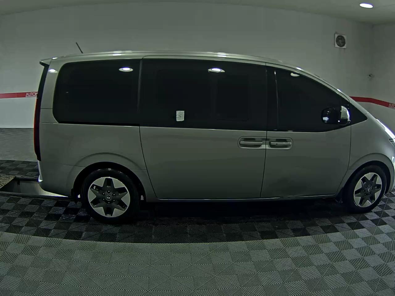 2022 - hyundai staria