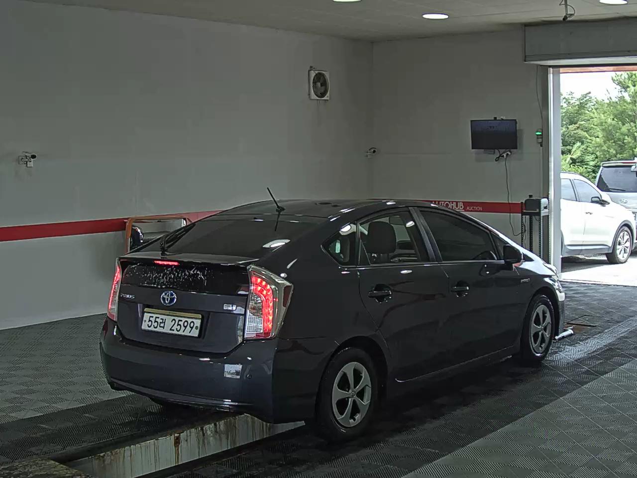 2012 - toyota prius
