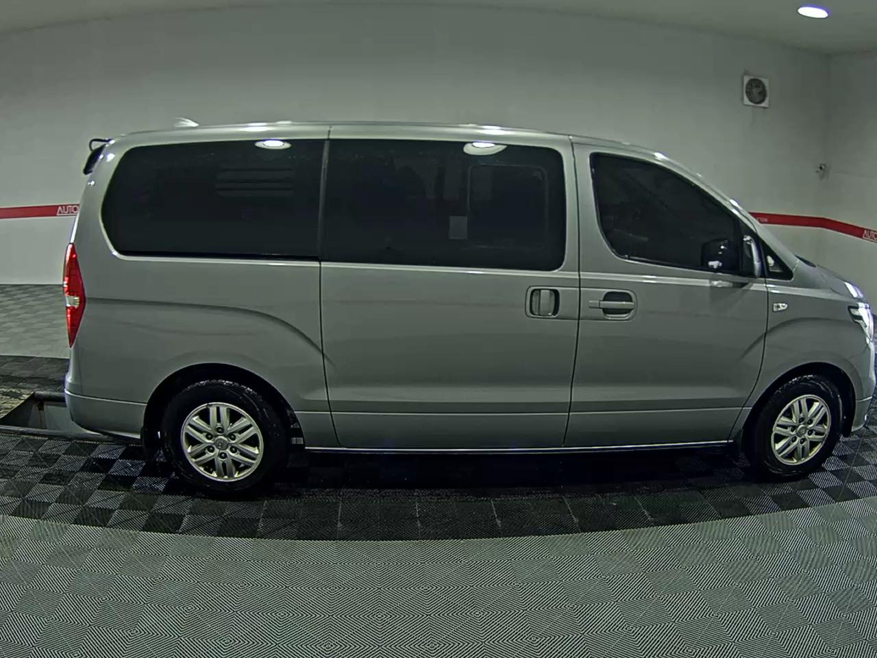 2019 - hyundai grand starex
