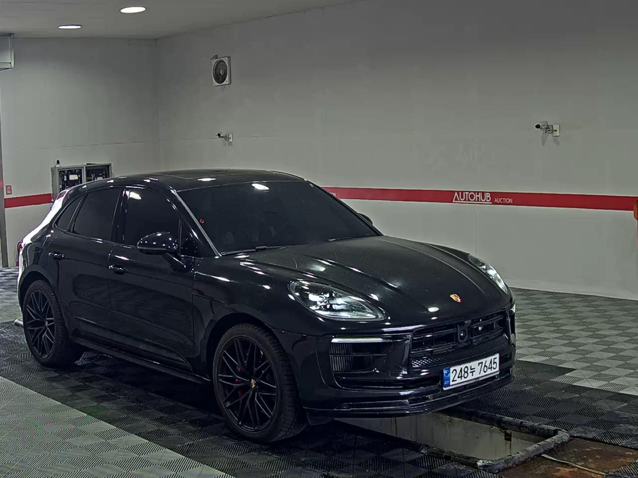2023 - porsche macan