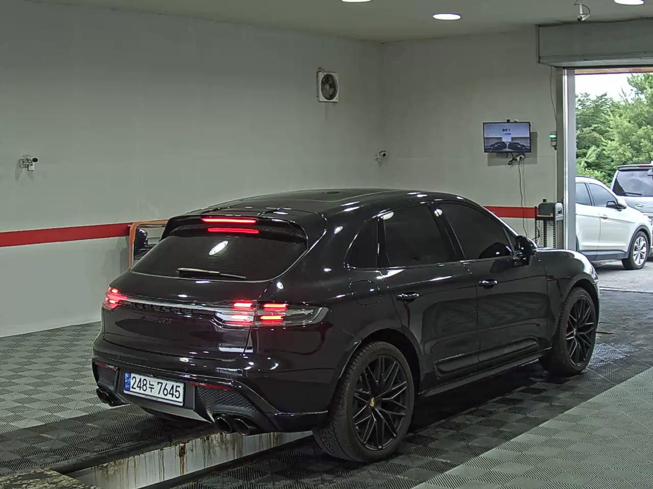 2023 - porsche macan