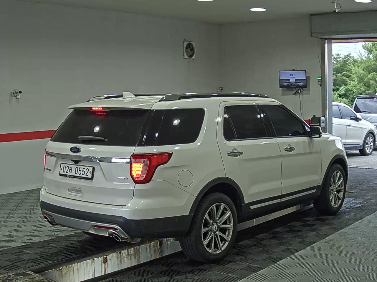 2016 - ford explorer