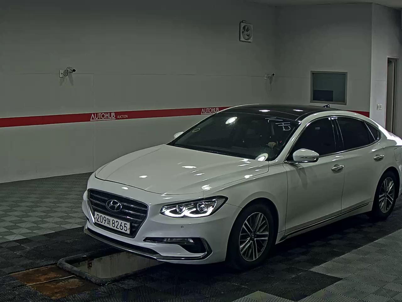 HYUNDAI GRANDEUR LPi RENTAL CAR