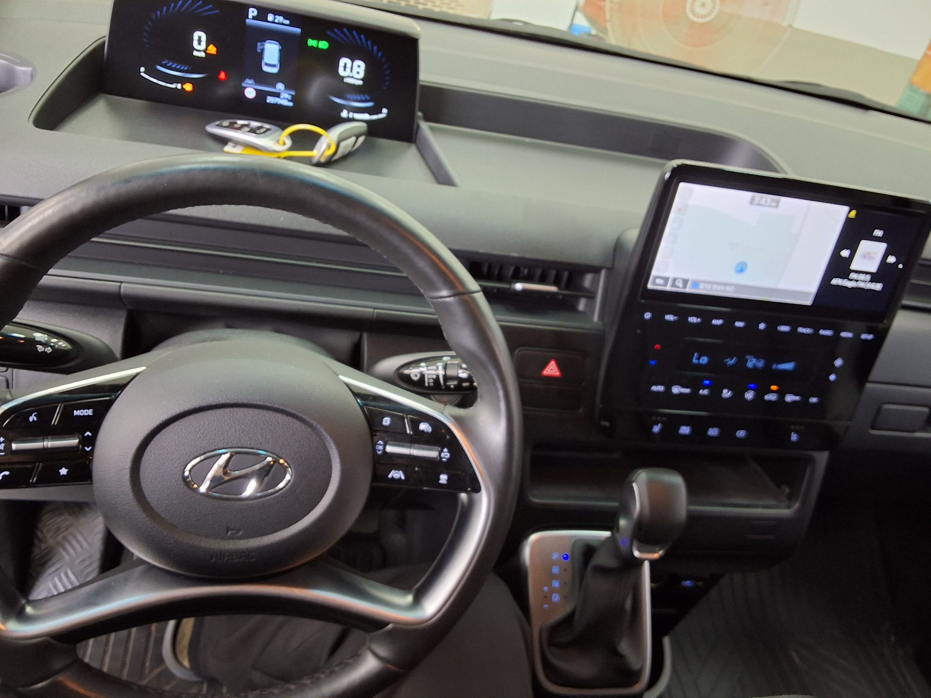 2022 - hyundai staria