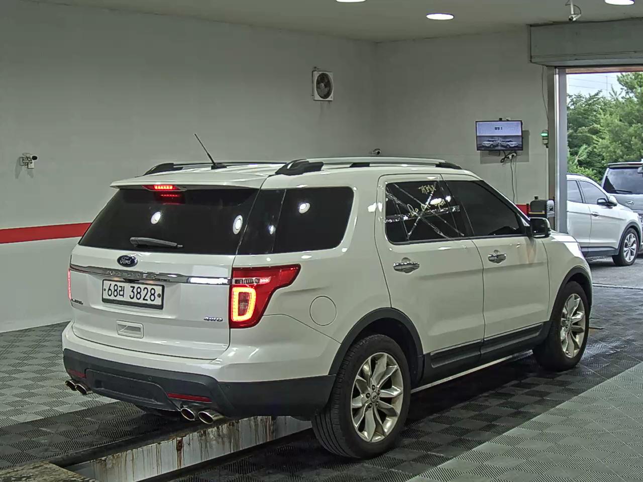 2014 - ford explorer