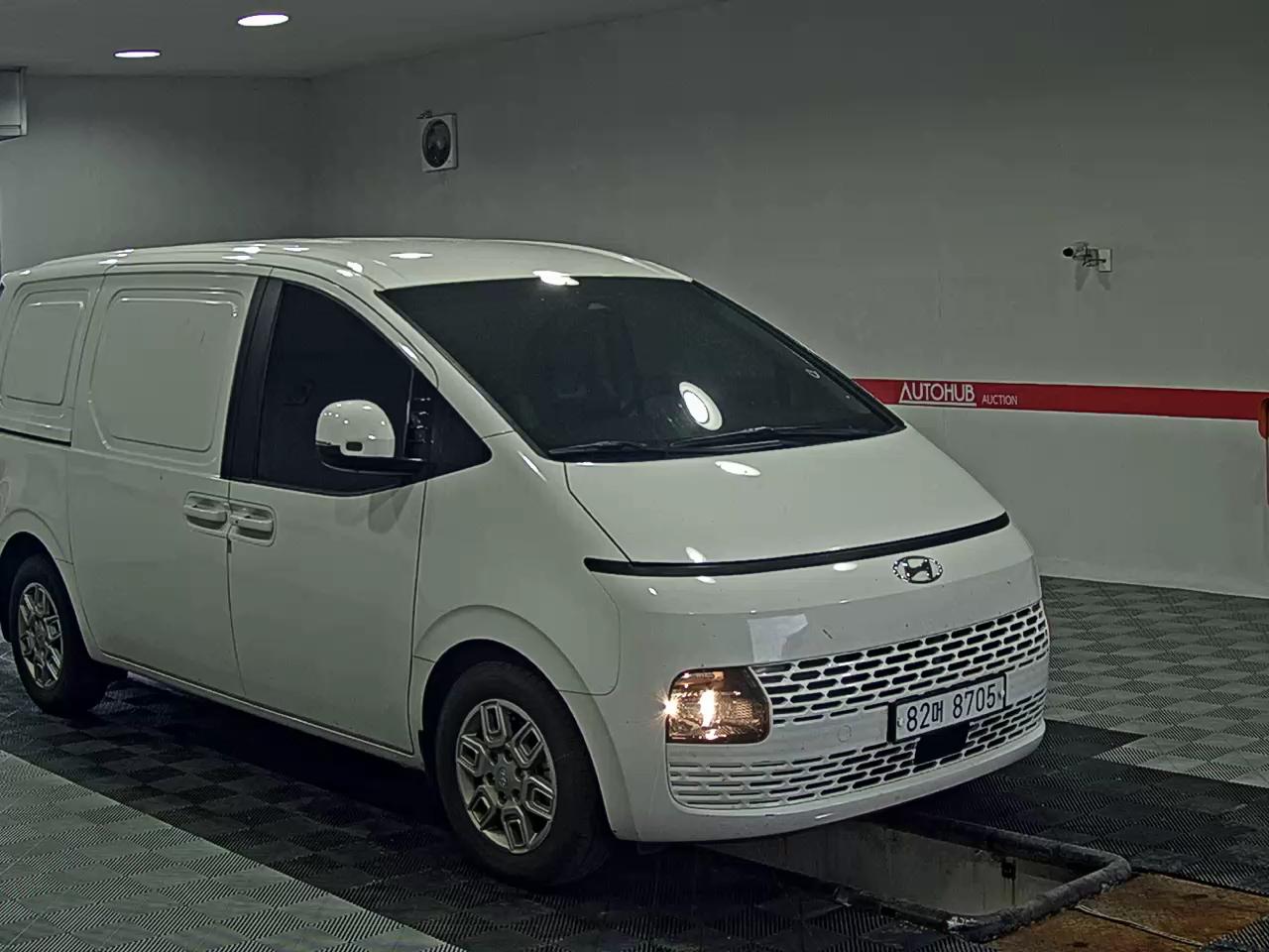 2022 - hyundai staria