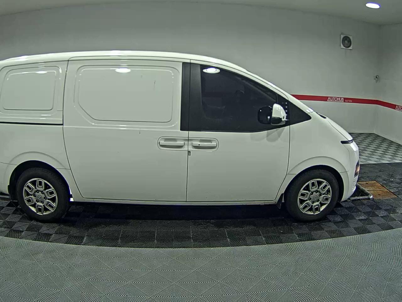2022 - hyundai staria