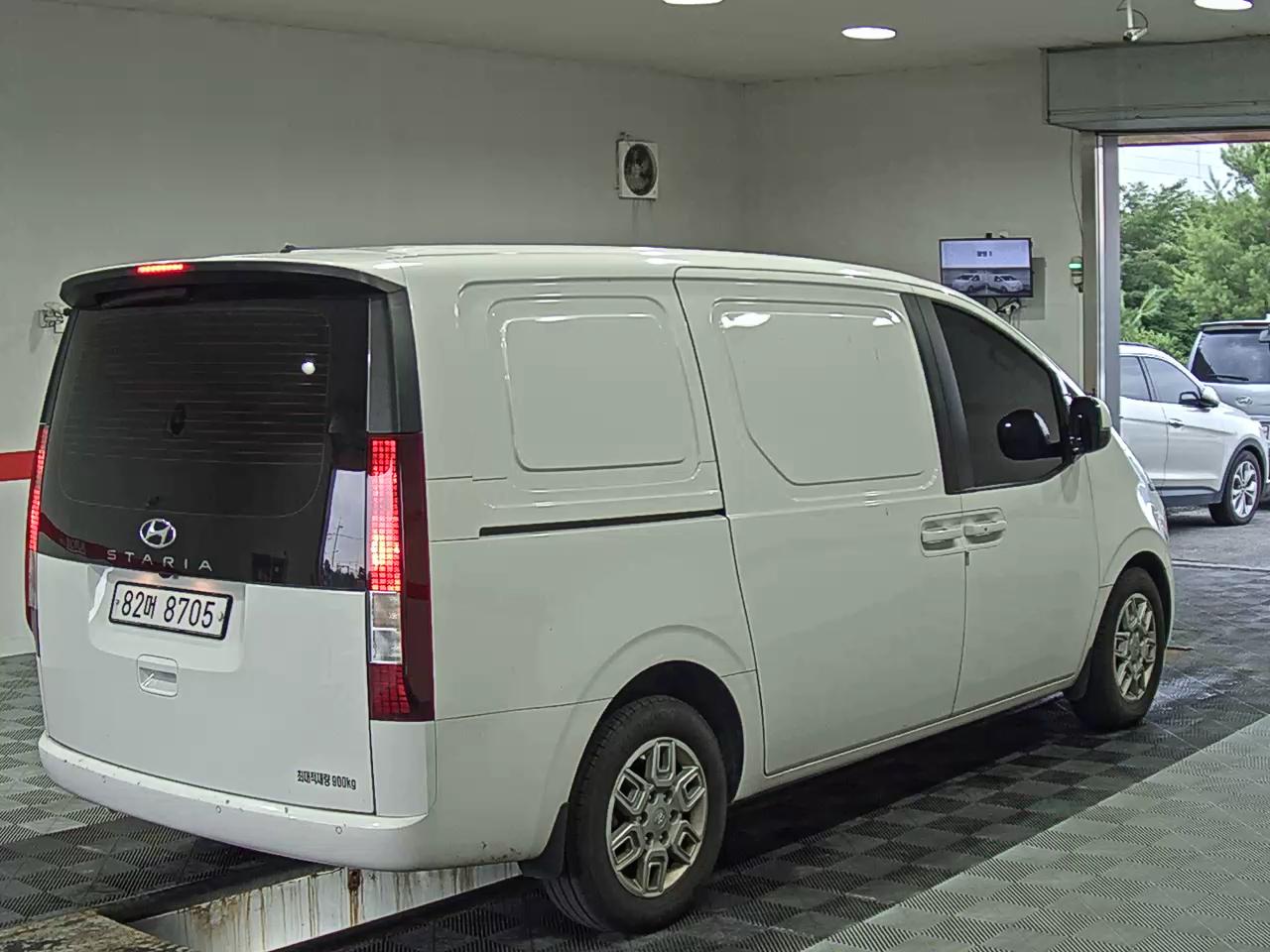2022 - hyundai staria