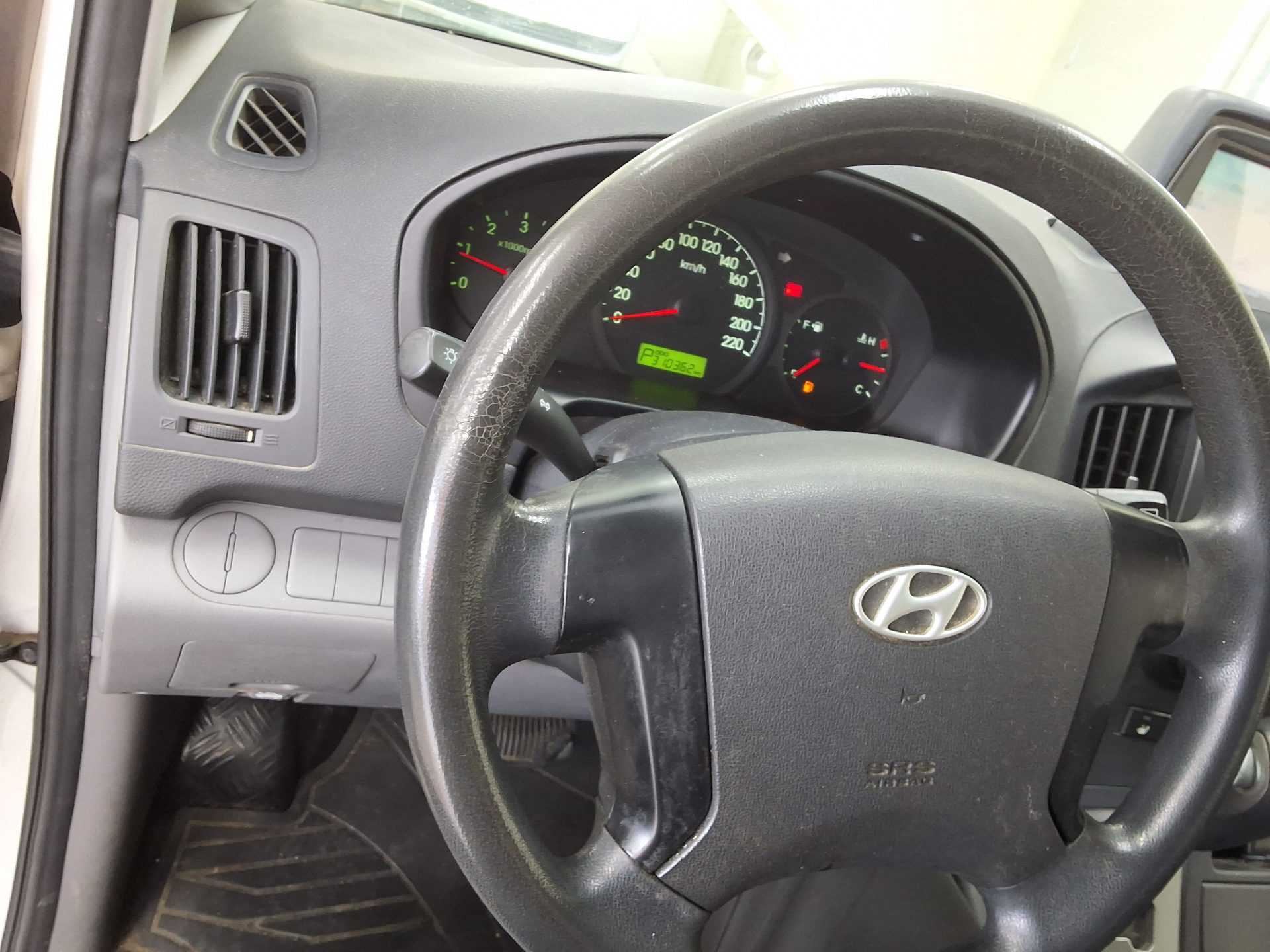 2010 - hyundai grand starex