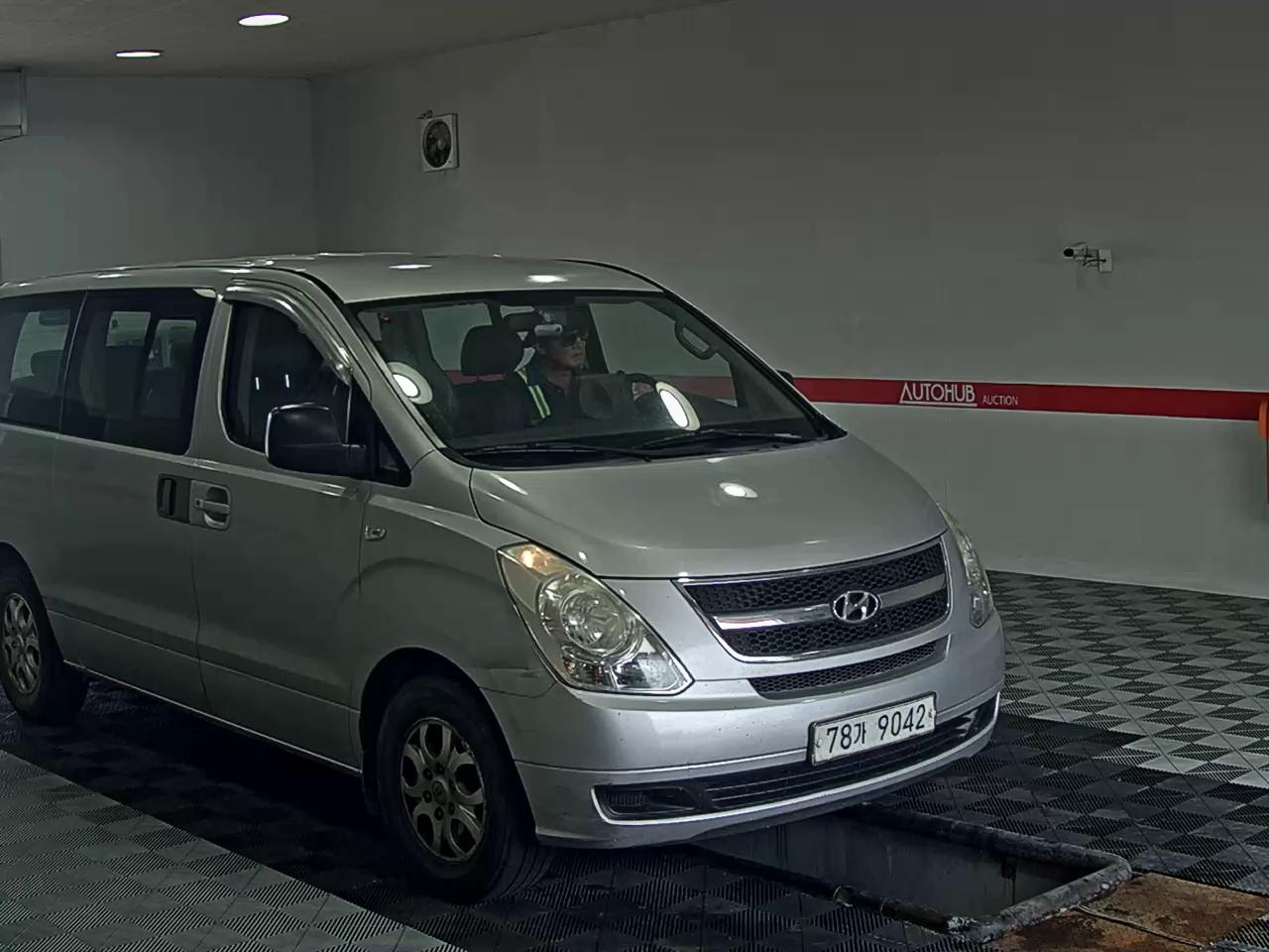 2010 - hyundai grand starex