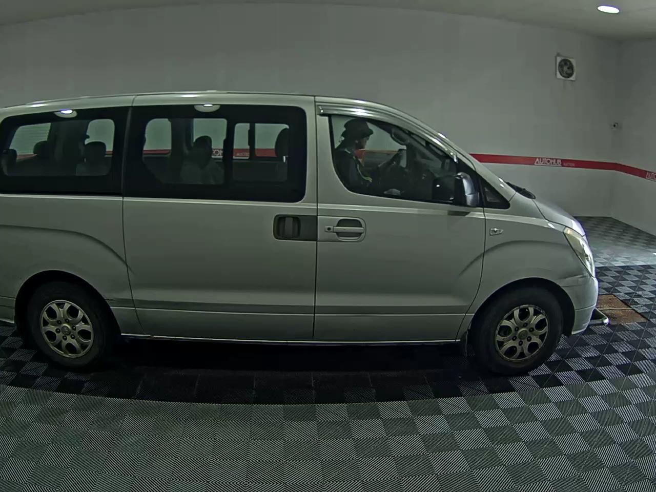 2010 - hyundai grand starex