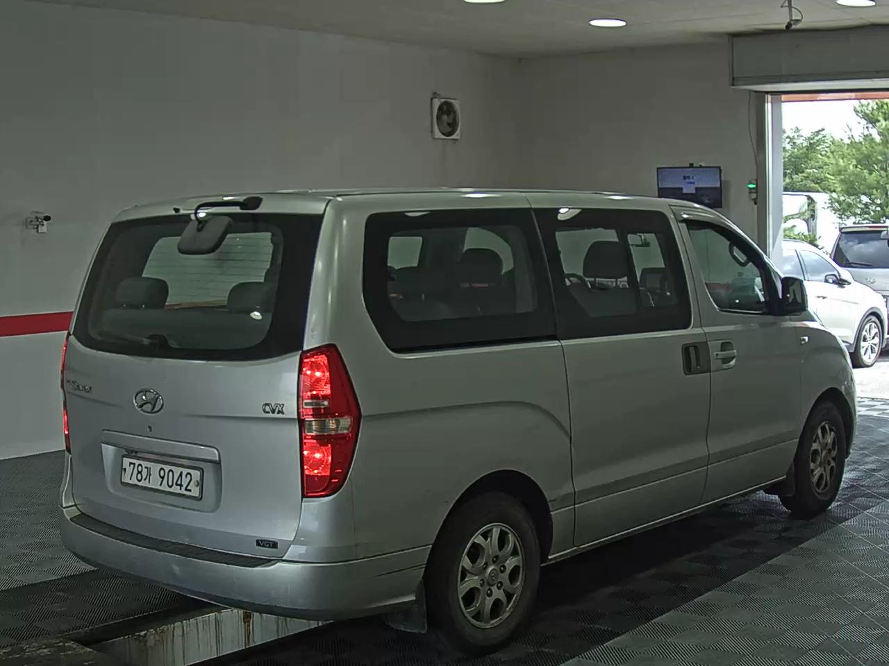 2010 - hyundai grand starex