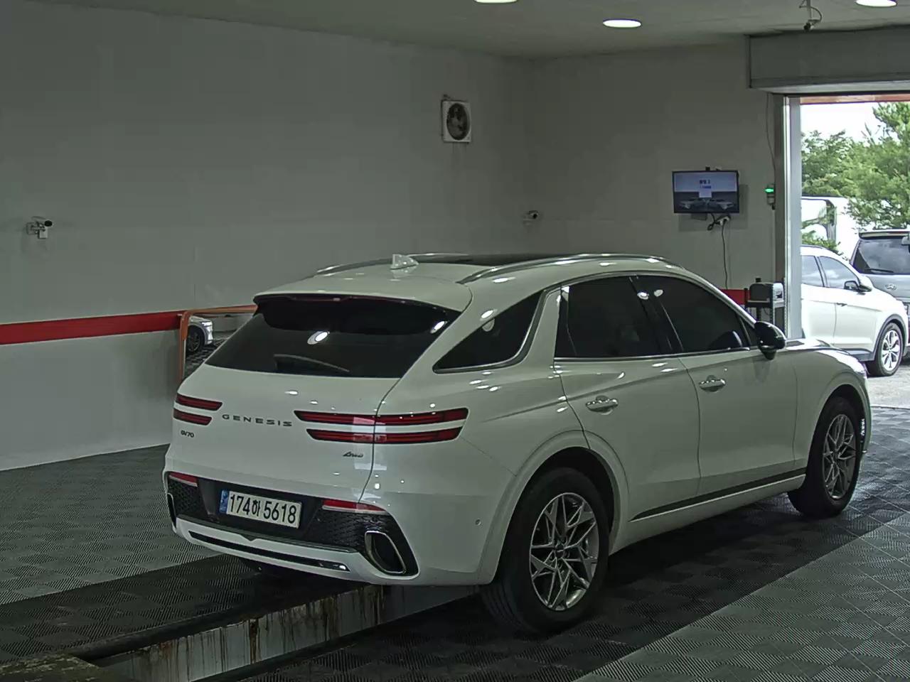 جينيسيس Gv70 2023 — صورة 4