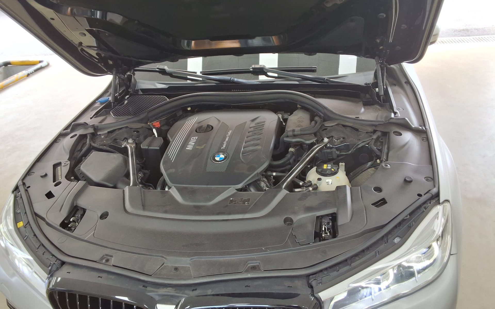2018 - bmw m7