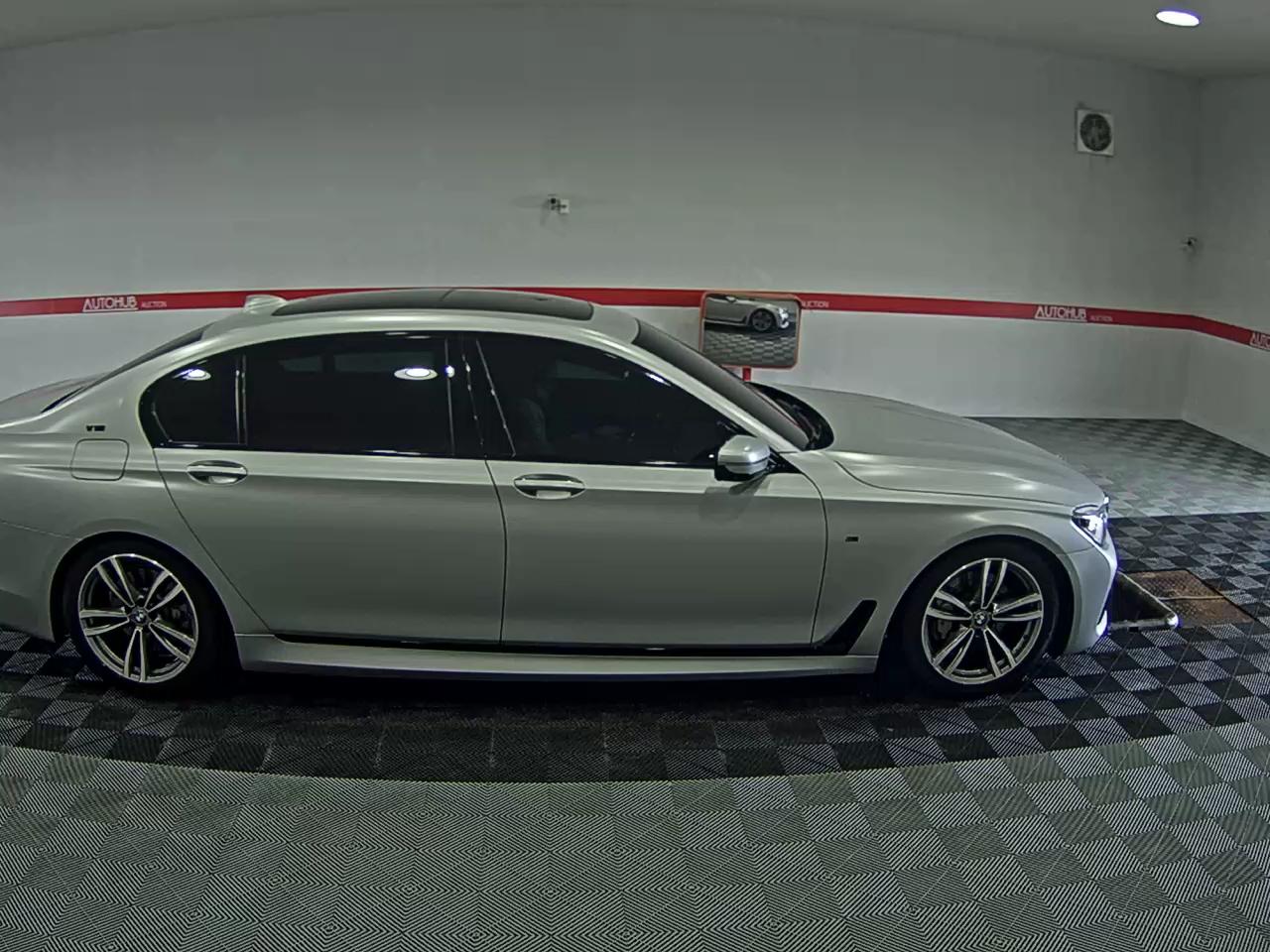 2018 - bmw m7