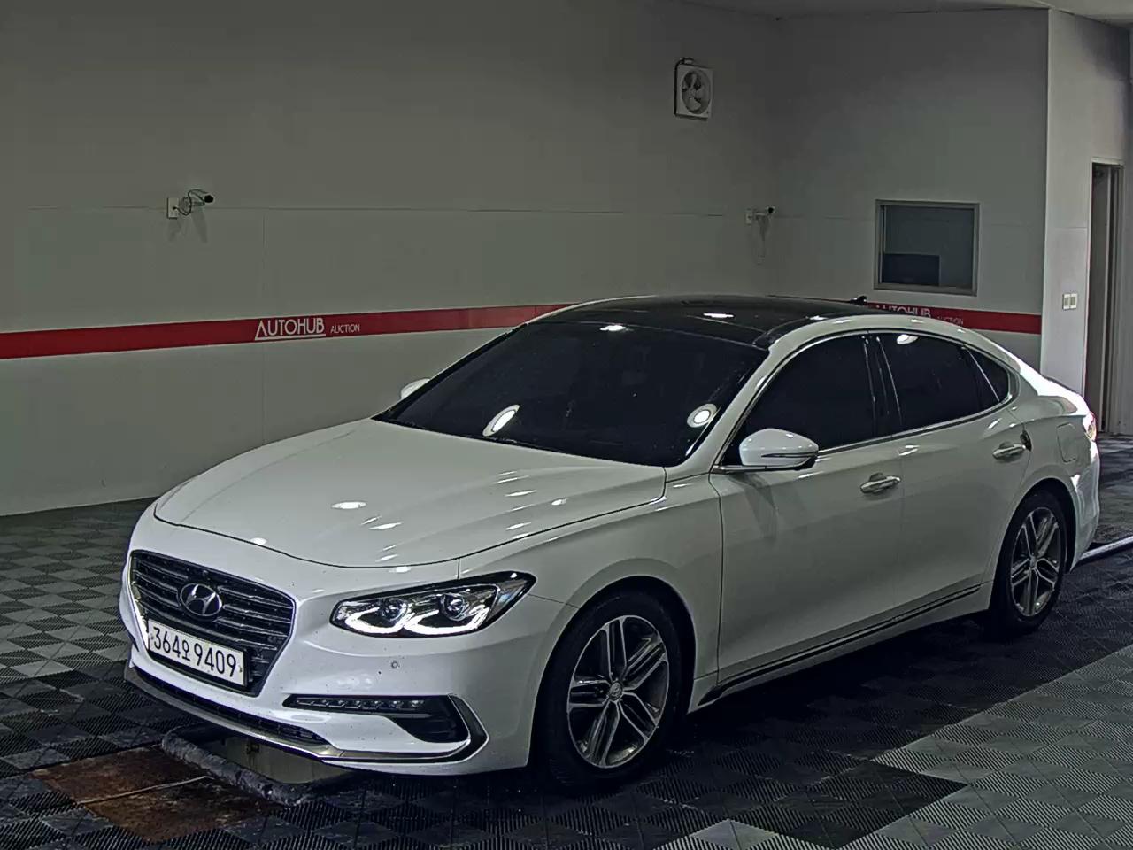 HYUNDAI GRANDEUR LPi RENTAL CAR