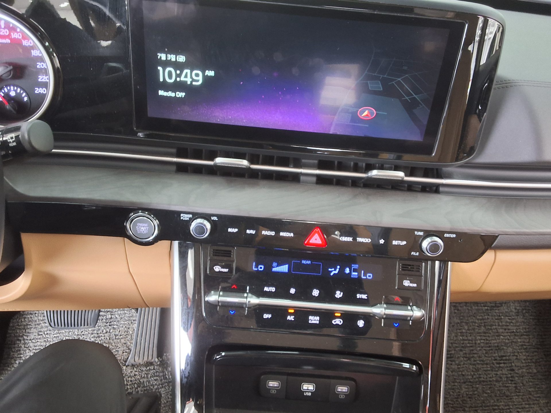 2023 - kia carnival