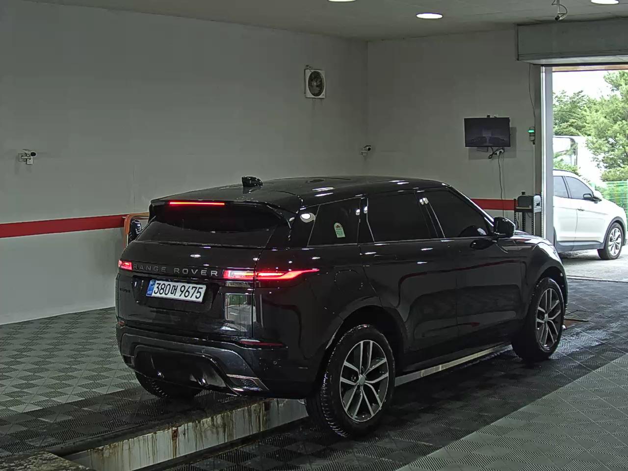 2025 - land rover range rover